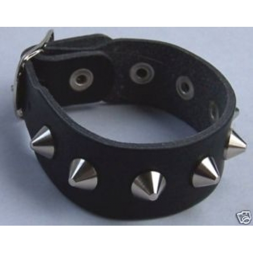 BRACCIALE IN PELLE  CON BORCHIE 1 FILA  CONO