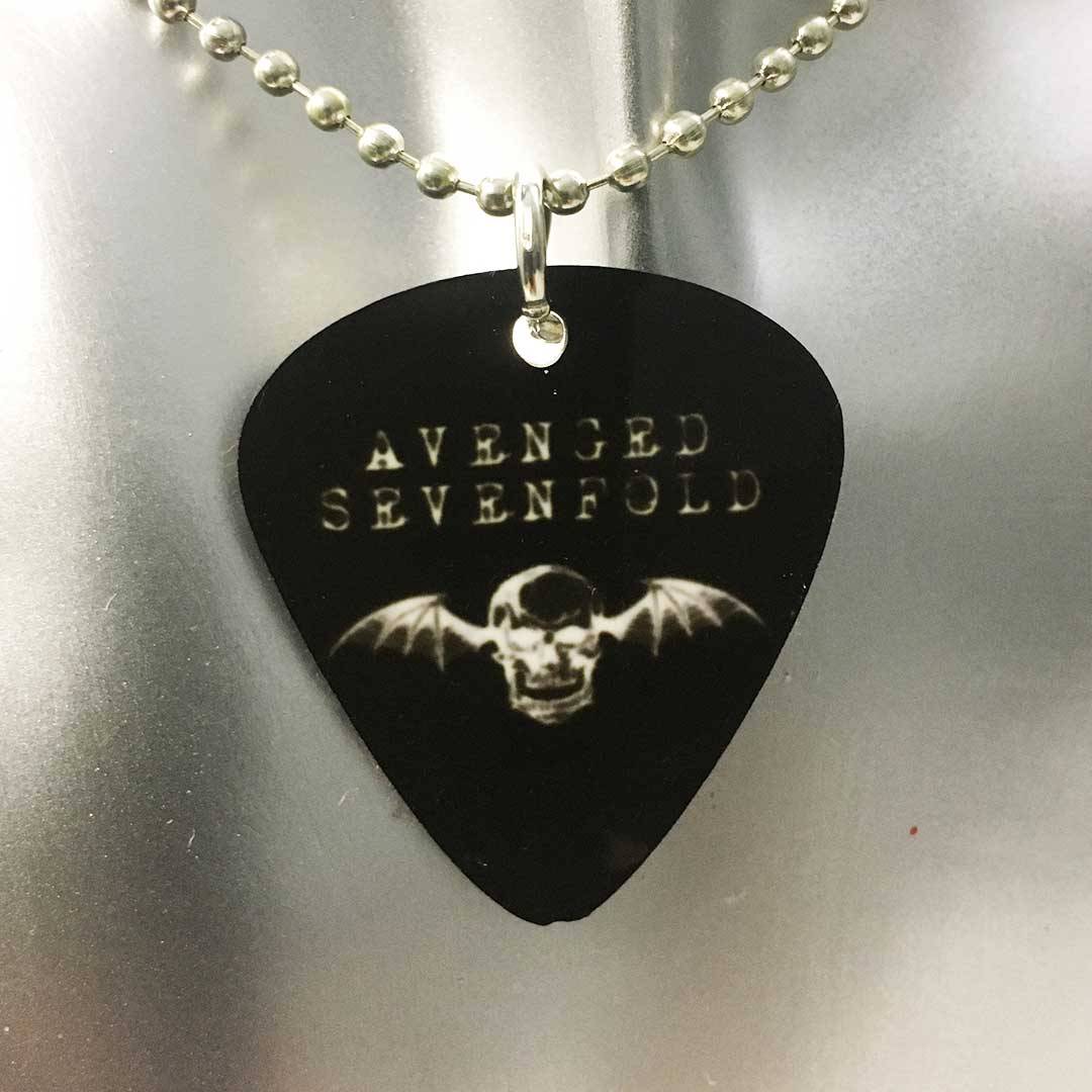 Collana con ciondolo a forma di plettro band Avenged Sevenfold - logo