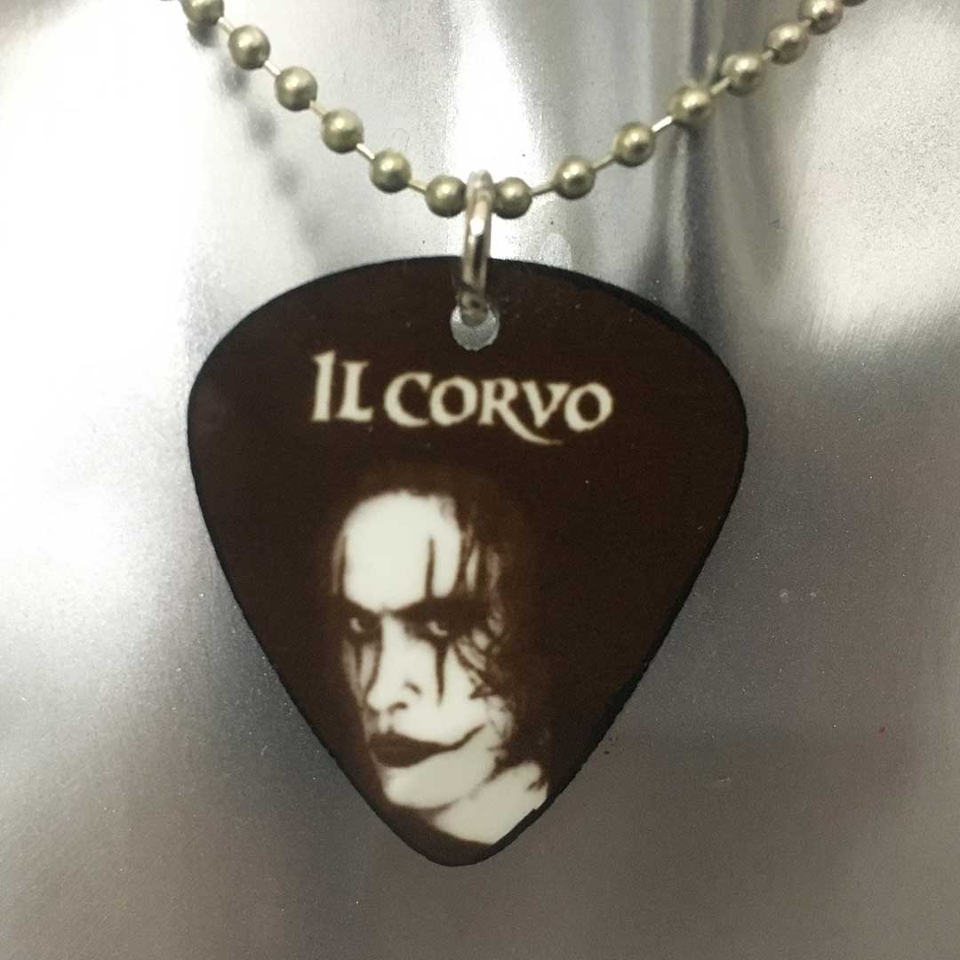 Collana con ciondolo a forma di plettro film d’autore Il Corvo – Eric Draven