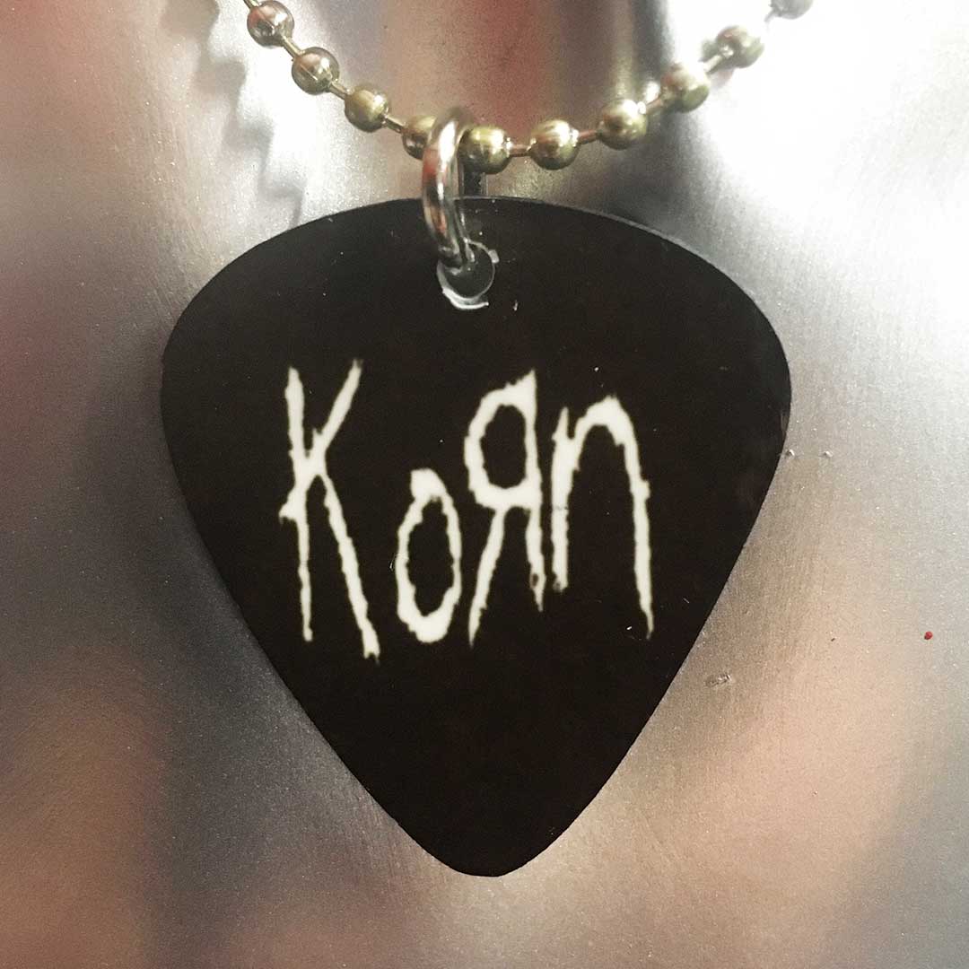 Collana con ciondolo a forma di plettro Korn