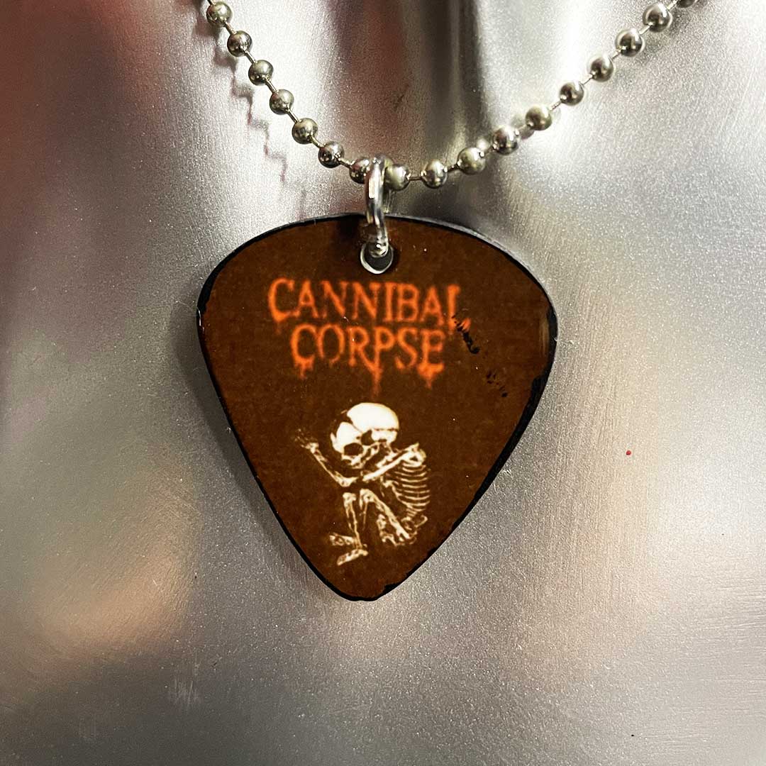 Collana con ciondolo a forma di plettro Cannibal Corpse