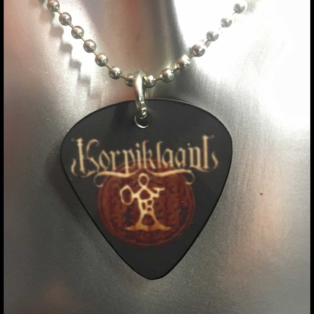 Collana con ciondolo a forma di plettro Korpiklaani