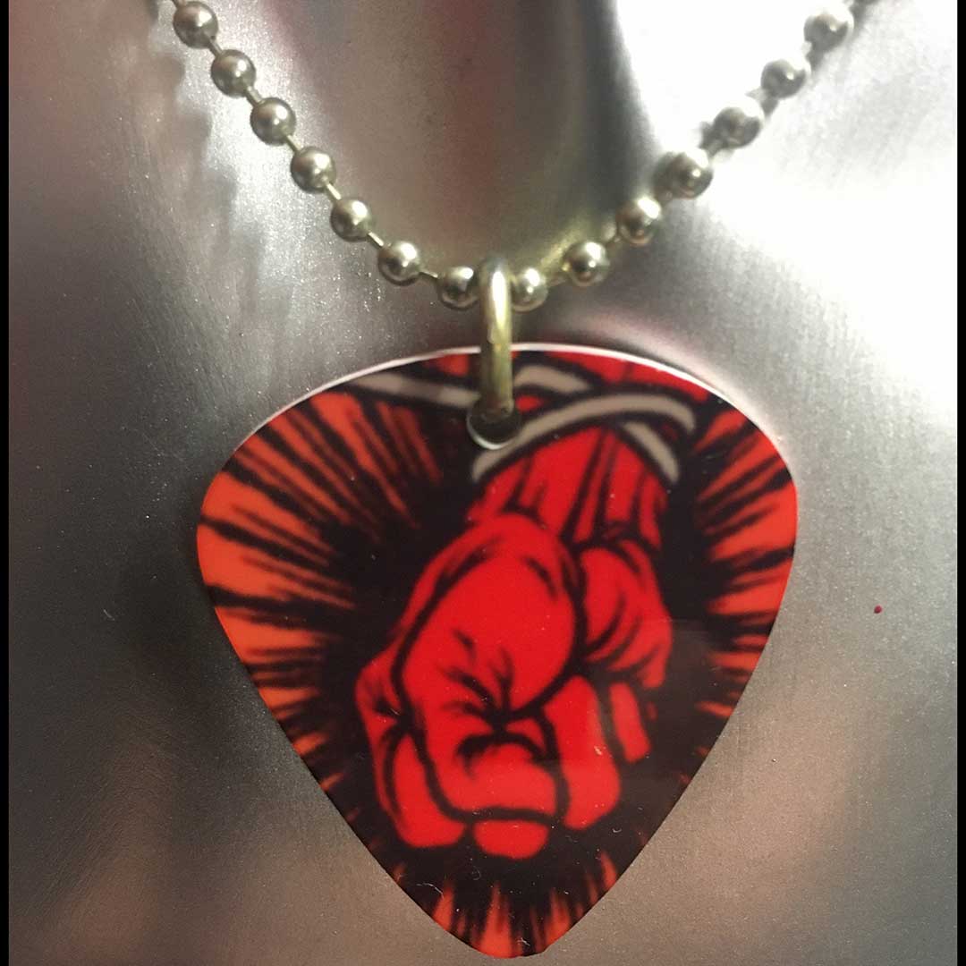 Collana con ciondolo a forma di plettro Metallica – St Anger