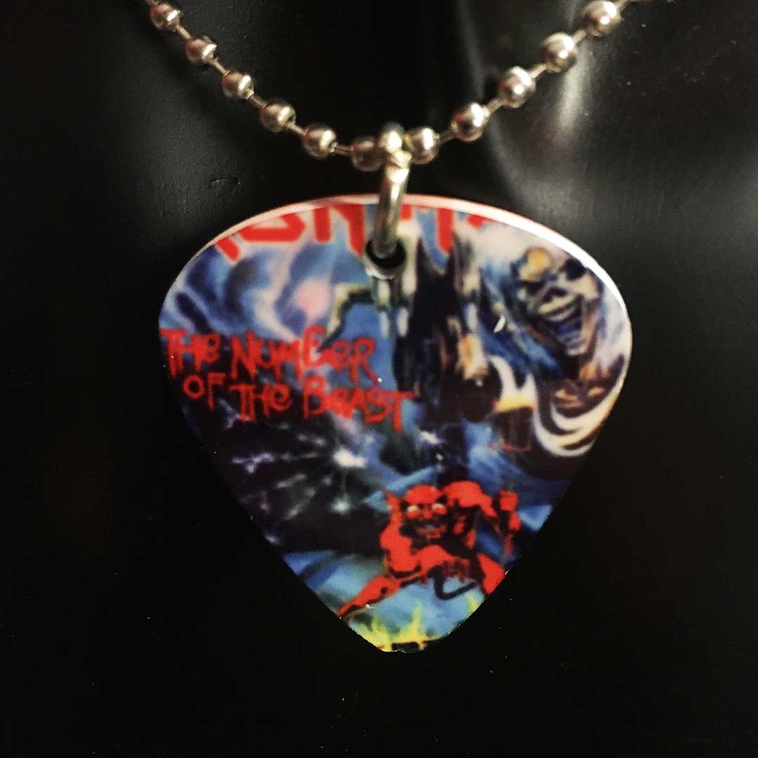 Collana con ciondolo a forma di plettro Iron Maiden - The number of the Beast