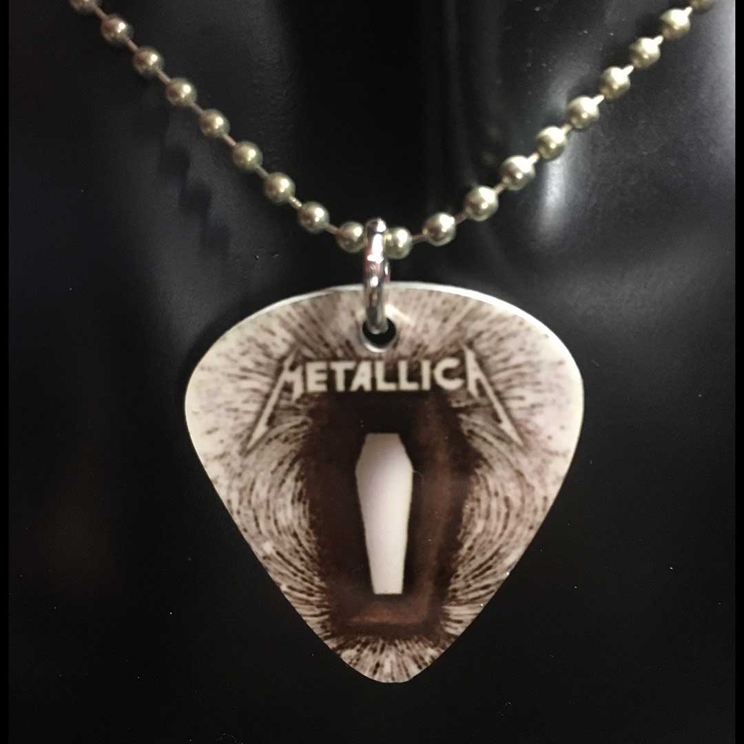 Collana con ciondolo a forma di plettro Metallica – Death Magnetic